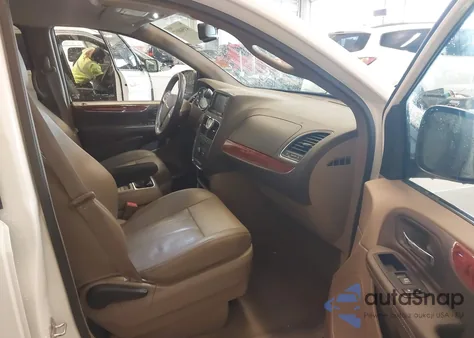 2015 Chrysler Town & Country Touring z USA, uszkodzony, nr VIN 2C4RC1BG6FR753710